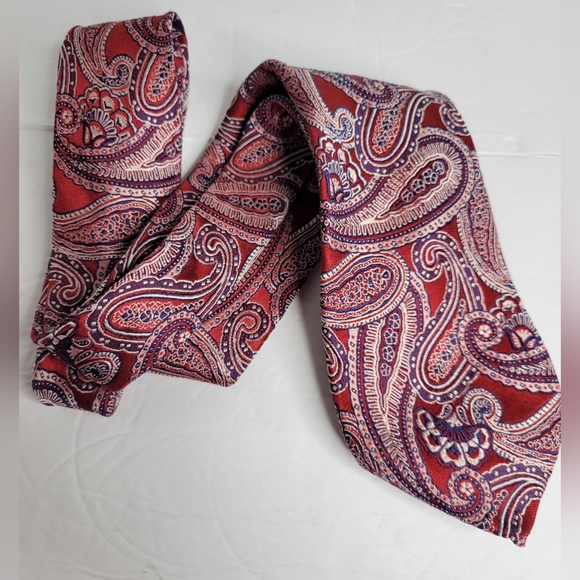 Michael Kors Necktie Red w All Over Paisley Pattern, 100% Silk Tie - Picture 5 of 8